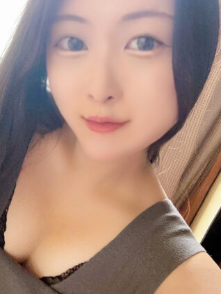 こと【美尻×高身長の誘惑】